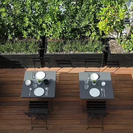 The Modernist 4*