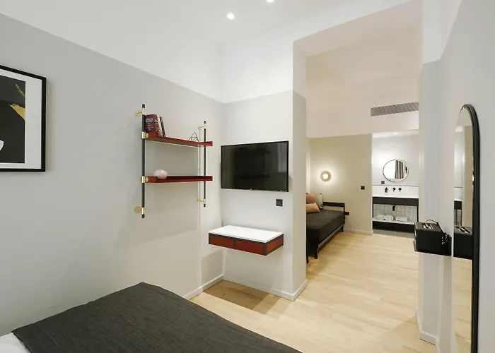 The Modernist 4*