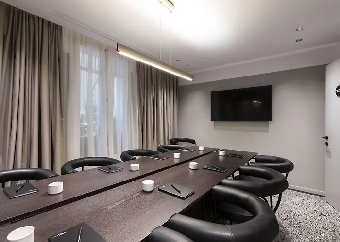 酒店 The Modernist 4*